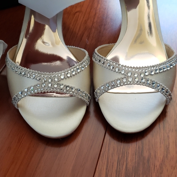 Badgley Mischka GILLIAN ANKLE STRAP EVENING SHOE - Picture 9 of 13